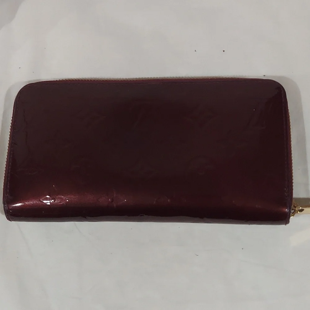 Louis Vuitton Monogram Vernis Amarante wallet zip